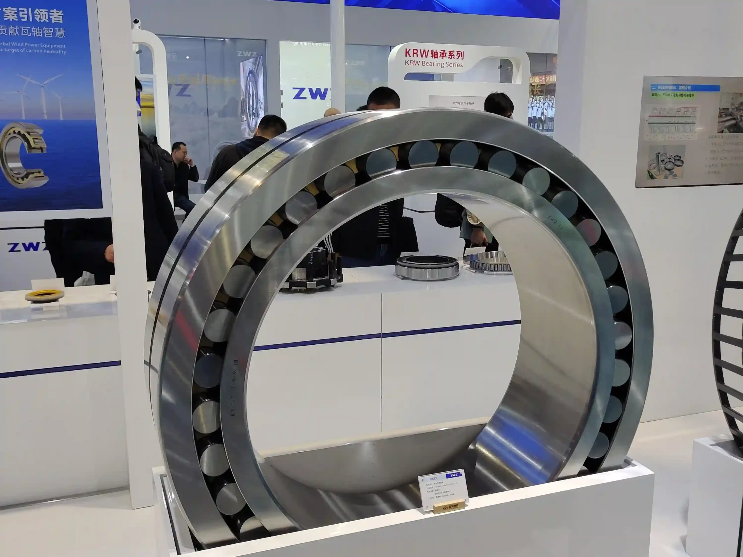 Dunyu Bearings team at international trade exhibition